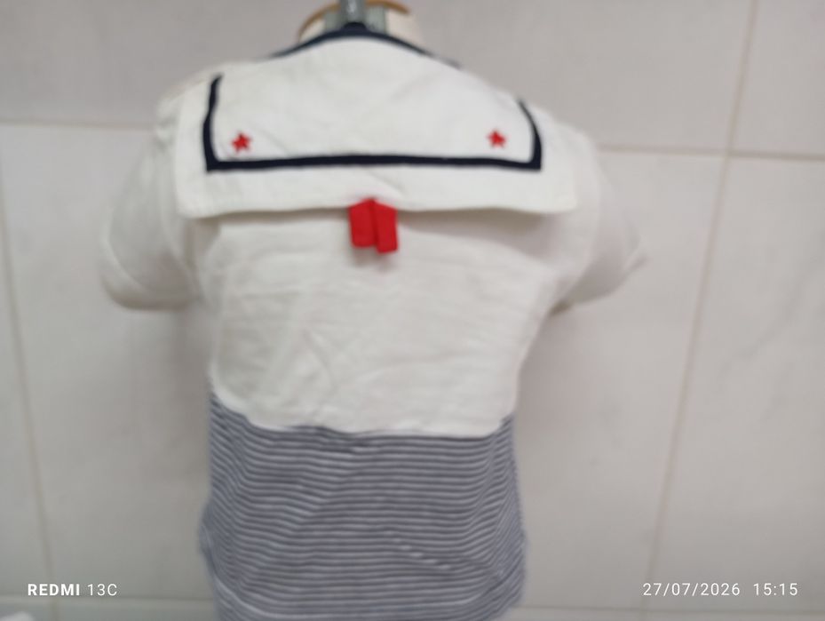 Duas t-shirts para bebé