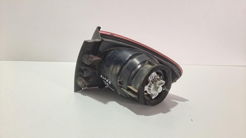 FAROLIM TRASEIRO ESQUERDO SEAT TOLEDO III 2008 -5P0945095E