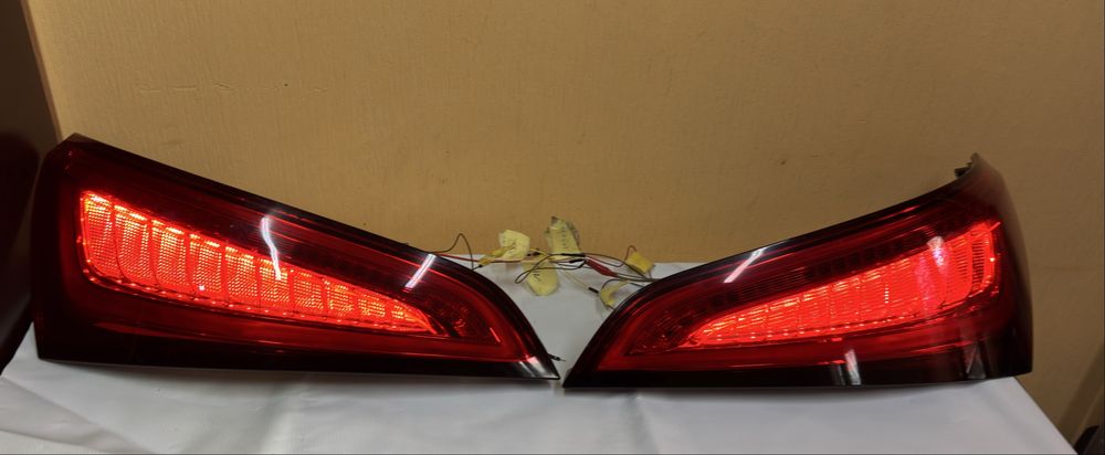 Продам фонарі Audi q5 Европа