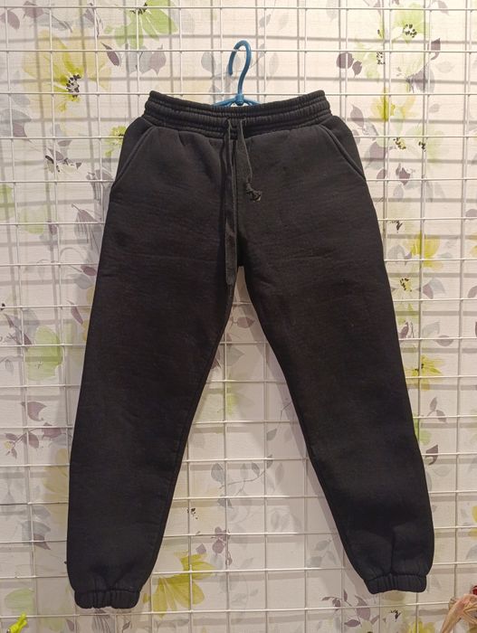 Дитячі чорні спортивні штани на флісі
