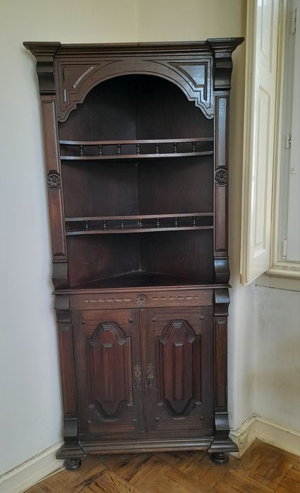 Armário de canto de madeira antigo
