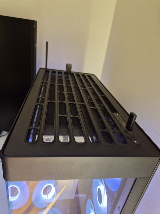 pc gaming como novo | cpu ryzen 9800x3d | gpu sapphire nitro 9070 XT | 32Gb cl30 6000mhz |  water cooler lian li hidroshift lcd | com garantia