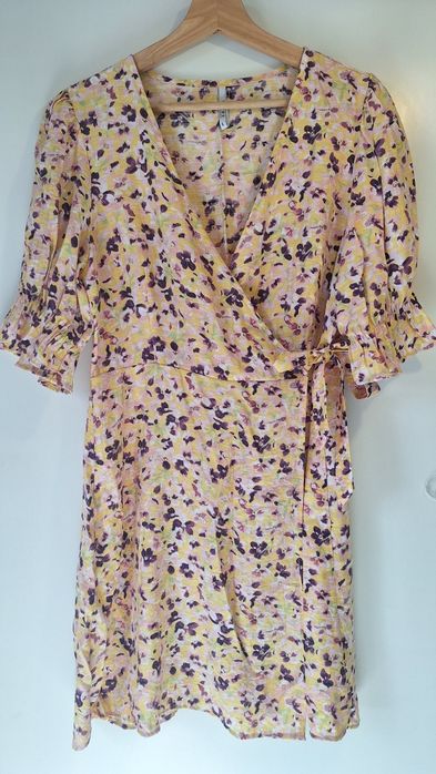 Túnica trespasse / vestido Tiffosi

Tamanho L

Padrão floral

Dá para