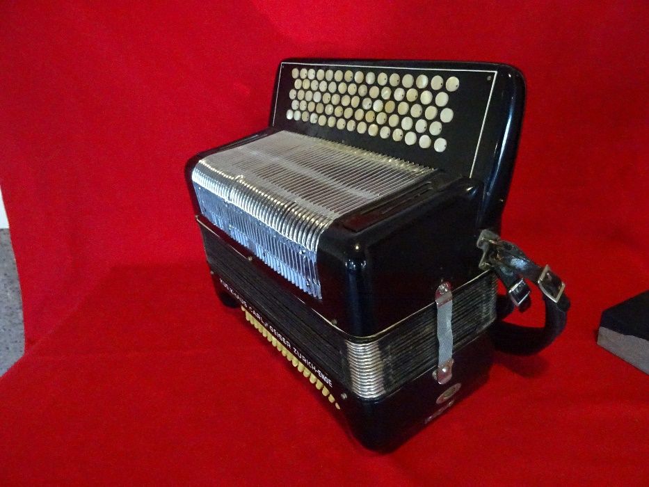 Musikauser Accordion, Carl Geiser, Zurich, Eng., No. 12164737963424897123