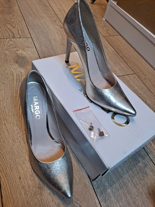 Złote skórzane szpilki 38