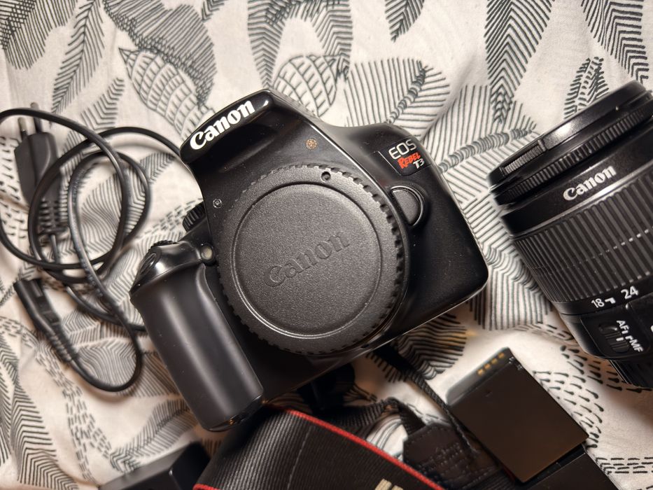 Canon EOS Rebel T3 + EFS 18-55mm