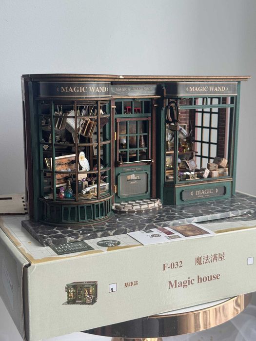 Book nook Harry Potter Ollivanders (магазин чарівних паличок)