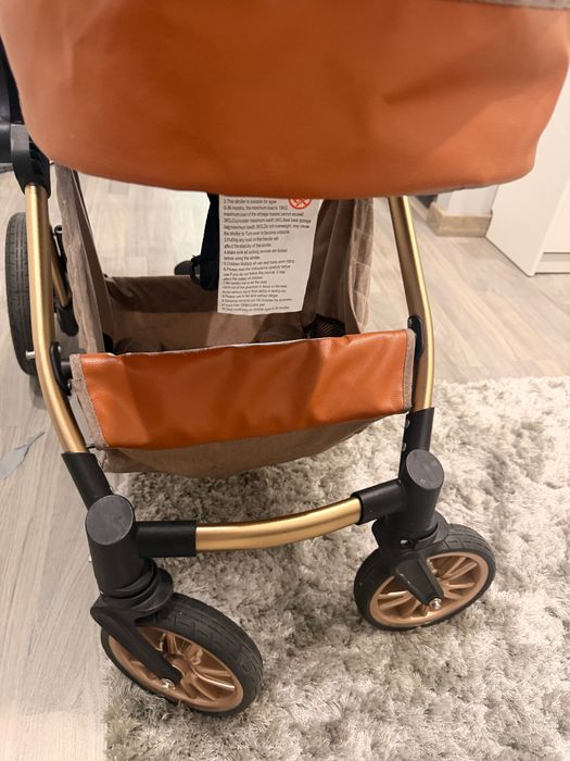 Carrinho de bebê + bebê conforto Mel Baby