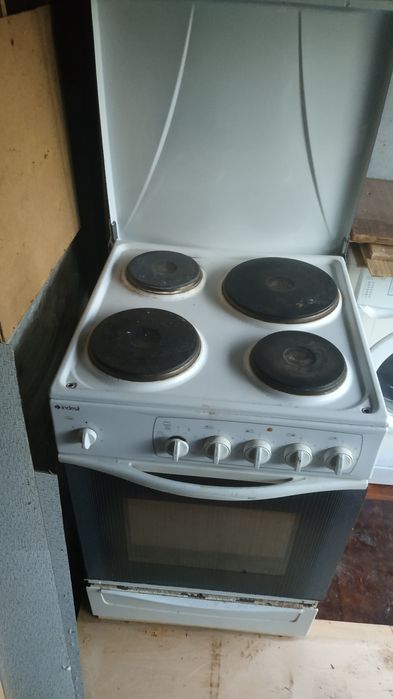 Продам электроплита Indesit