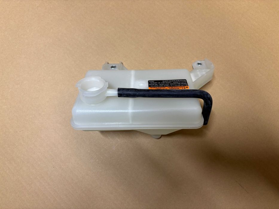 Бачок Nissan Leaf 2018-