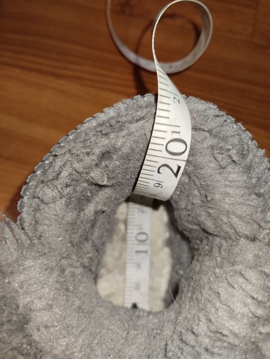 Продам зимове взуття для дівчинки.