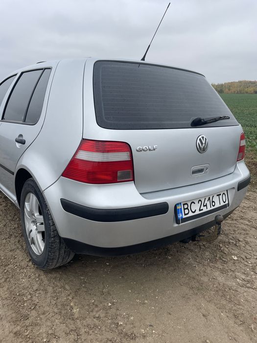 Гольф 4 1,4 16v 2003 року