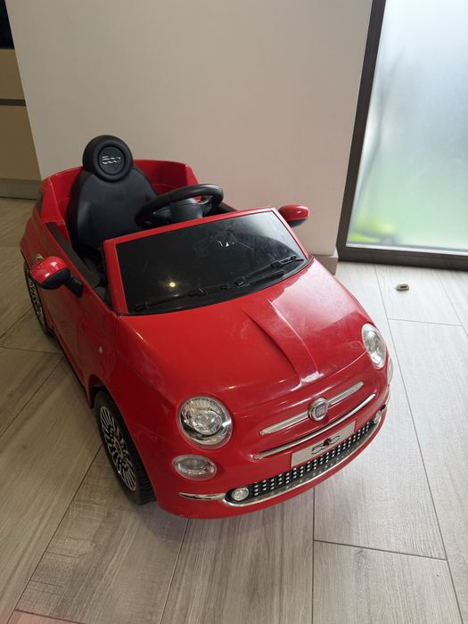Carro FIAT elétrico para criança