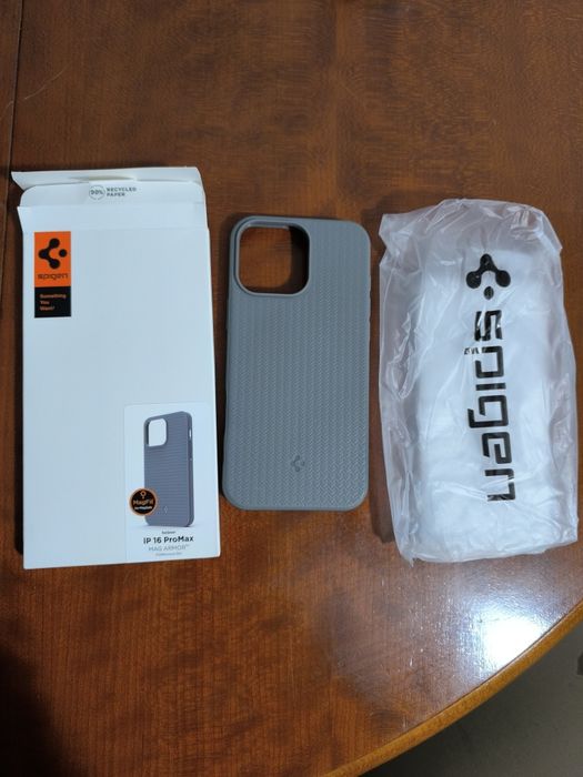 Capa nova spigen iPhone 16 pro max