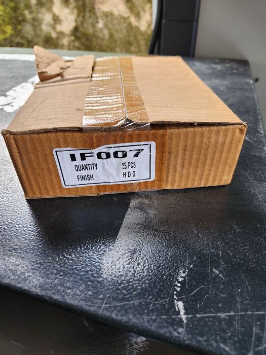 Várias buchas e parafusos