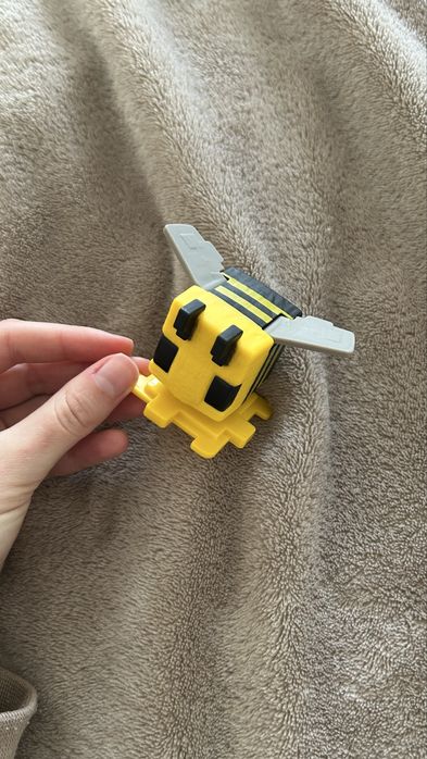Фігурка Макдональдс майнкрафт McDonalds Minecraft бджола пчела