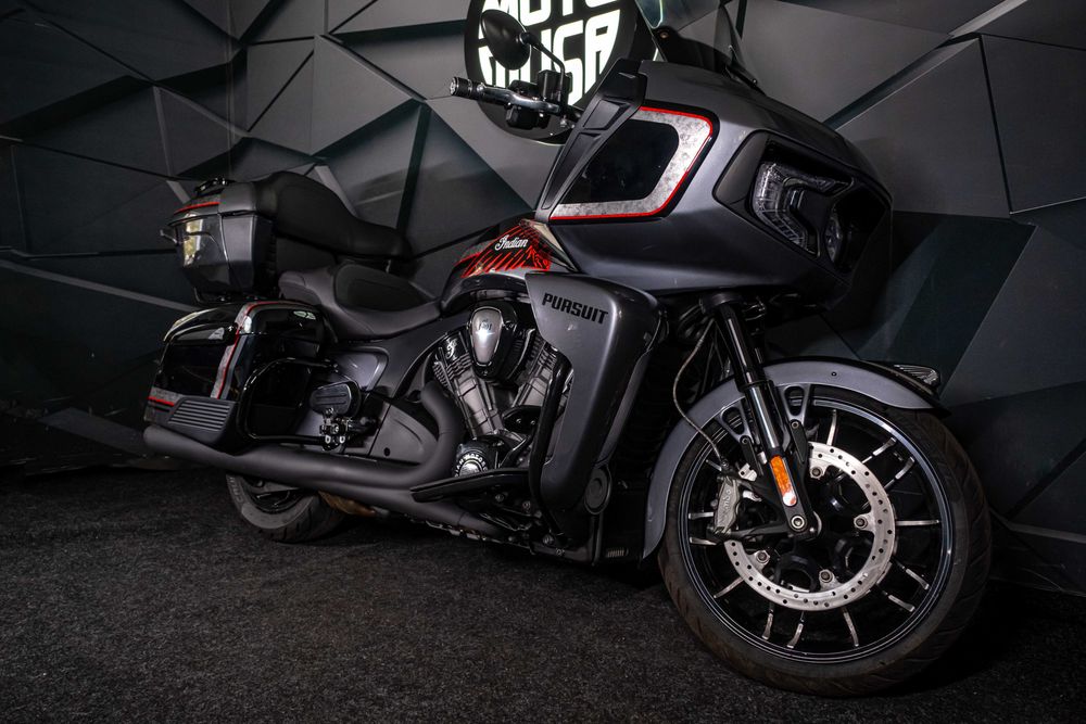 Indian Pursuit Dark Horse