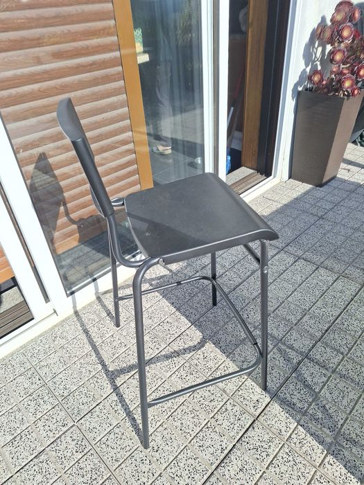 Cadeira alta preta Ikea