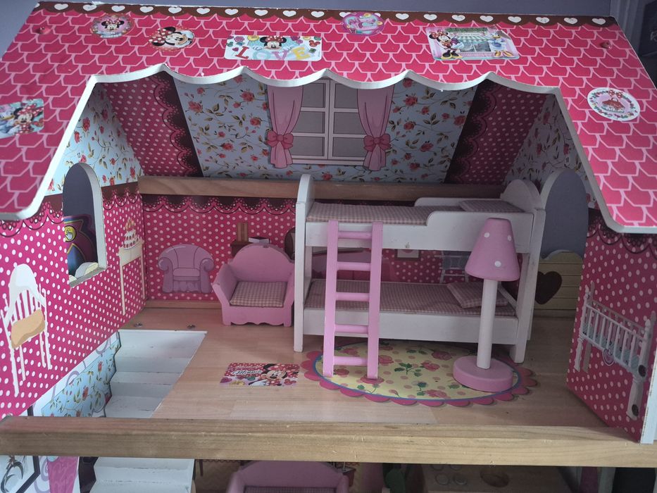 Domek dla lalek.
