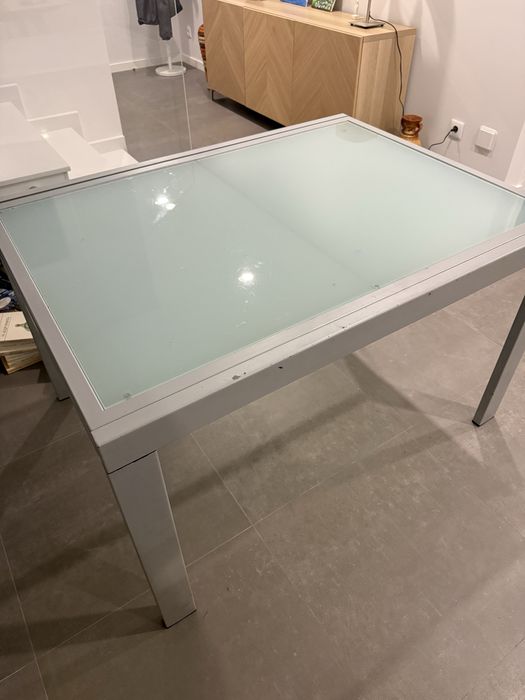 Mesa de cozinha e cadeiras