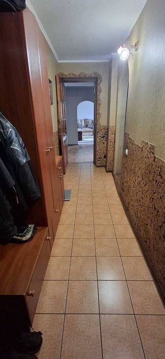 Продаж частини будинку на Польовій з окремим двором і хорошим ремонтом!