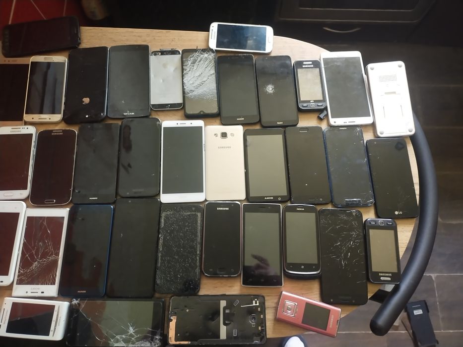 Telefony na Części ok 90 sztuk
