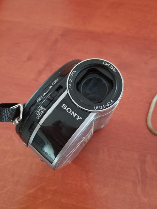 відеокамера Sony Handycam DVD-серії, модель DCR-DVD650.