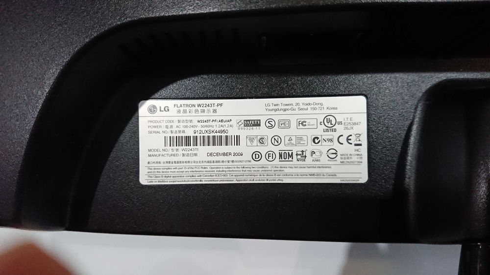 Монитор LG Flatron W2243T 22" Widescreen Full HD DVI VGA