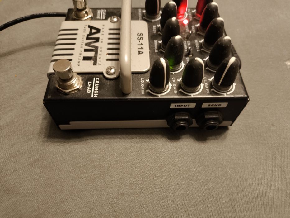 Przedewzmacniacz do gitary AMT SS11 a