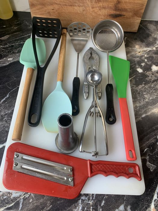 Кухонные принадл.Щипцы, Ножитерки, черпаки, шумовки, ложка мороженного