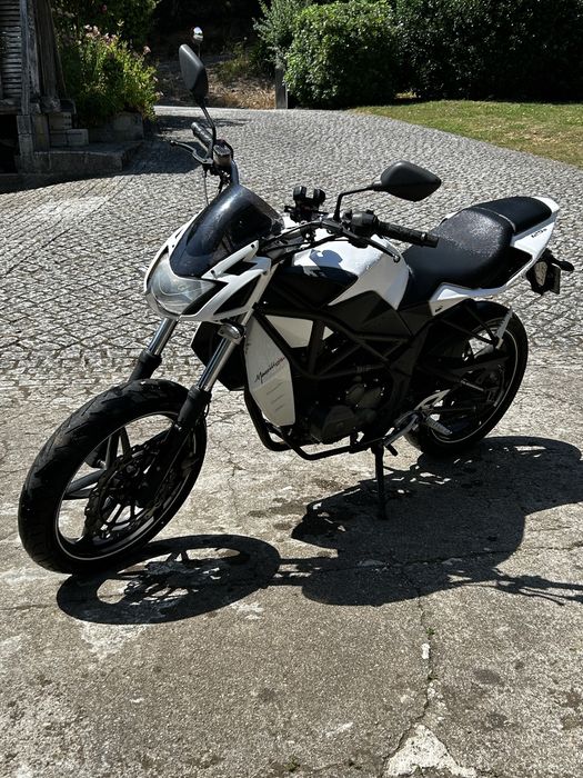 Megelli 125S