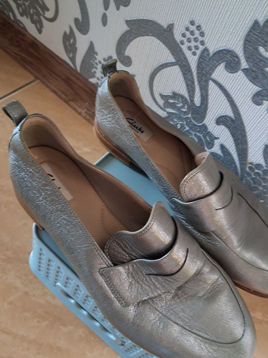 Жіночі шкіряні лофери Clarks стильні і зручні,практично нові