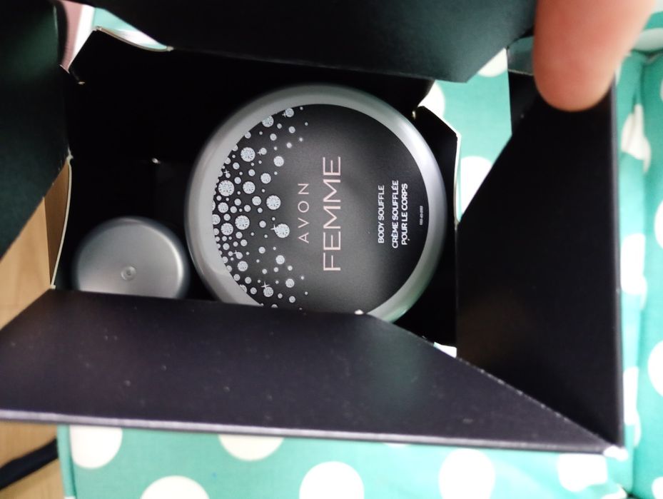 Avon femme unikat  zestaw prezentowy perfumy balsam dezodorant