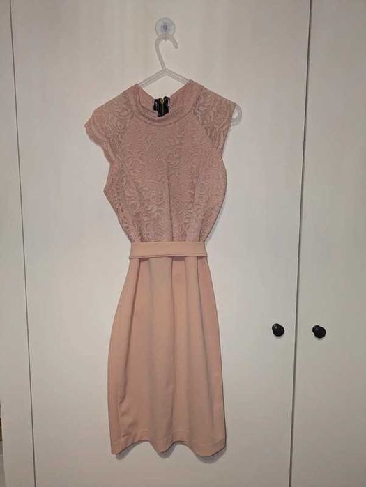 Vestido rosa com renda