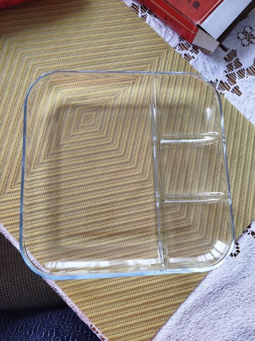 2 nowe tace talerze do serwowania posiłków