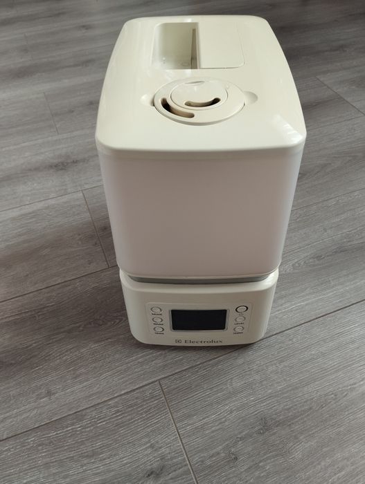 Зволожувачь повітря ультразвуковий " Electrolux"  ЕHU-3510D