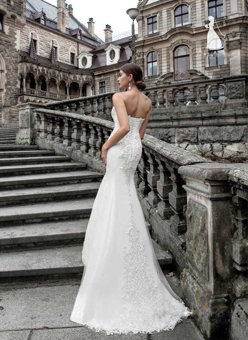 Suknia slubna z trenem dopinanym