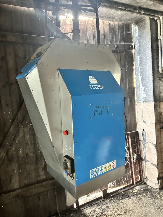 Robot paszowy , wózek paszowy, stacjia paszowa