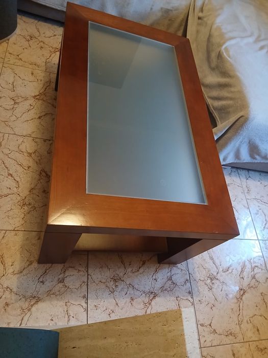 Mesa de centro e estante de quarto