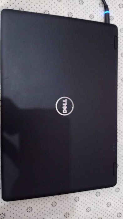 Dell Latitude 5580 15.6" Touchscreen Laptop (Intel i5, 8GB RAM, 128GB SSD, Windows 10)