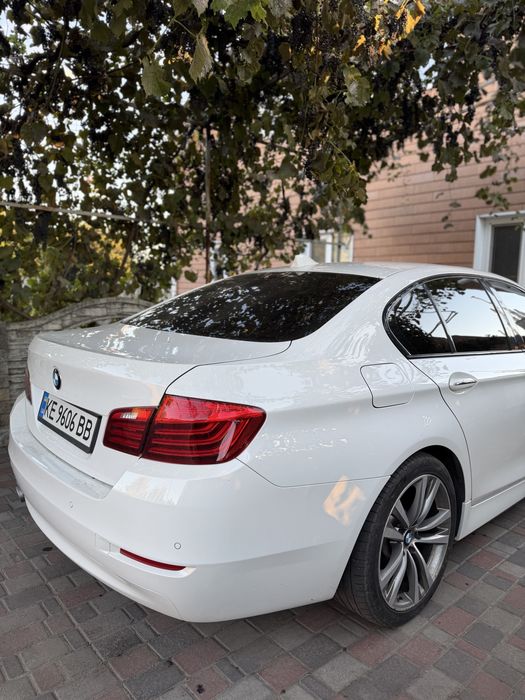 Bmw 5 2016.