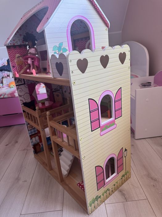 Sprzedam drewniany domek dla lalek
