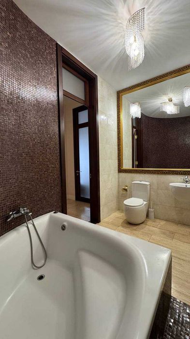 Продаємо сучасний будинок Еліт-класу на Цементників