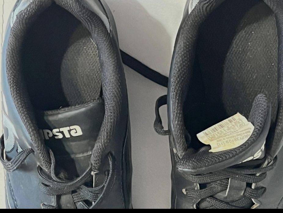 buty piłkarskie marki Kipsta w rozmiarze 39