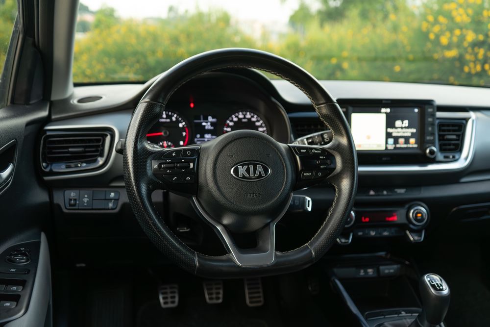 Kia Stonic 1.0 T-GDI– CarPlay/AndroidAuto – Camera Traseira – Meia Pele