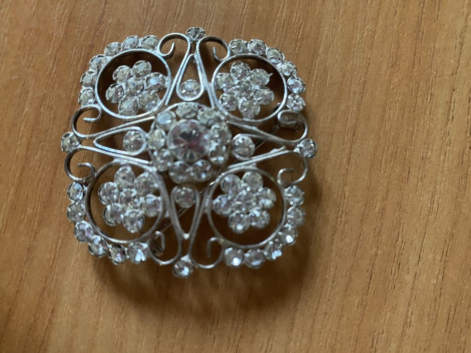 Продажа винтажной брожки из серебра