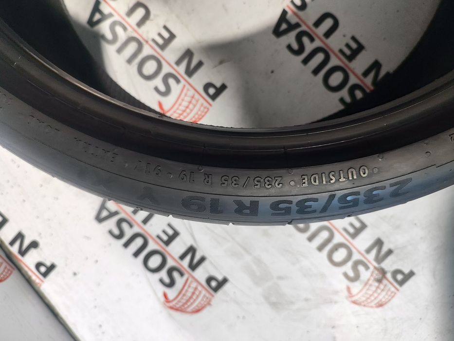2 pneus semi novos 235-35R19 Continental - Oferta dos Portes