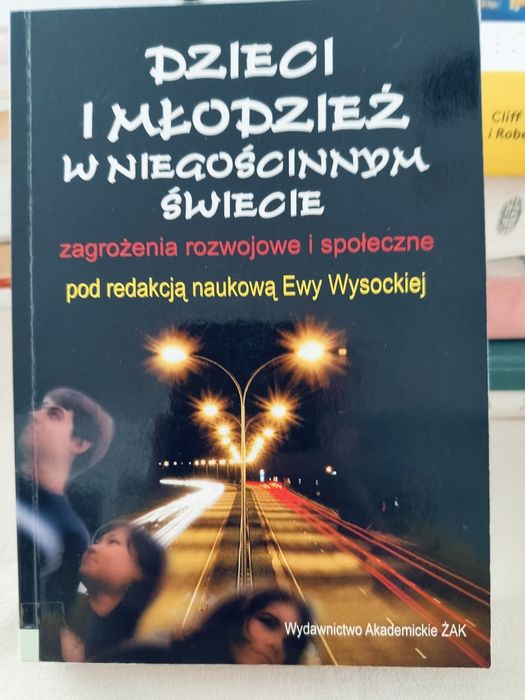Dzieci i młodzież w niegościnnym świecie