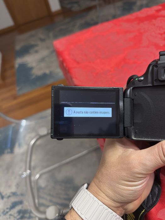 Vendo maquina fotografica Nikon D5100 com varios acessorios