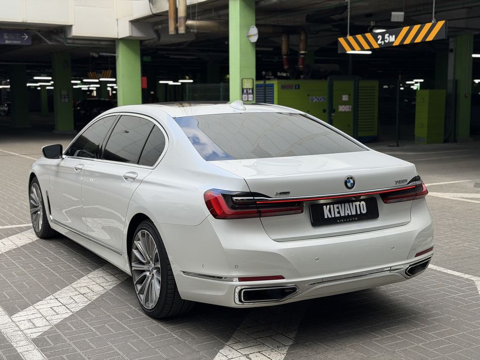 Bmw 750, 2019, 4.4 бензин.